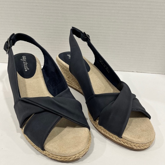 Easy Street Womens Maureen Wedge Sandals. Size: 9.5. Color: Navy‎ - Picture 2 of 7